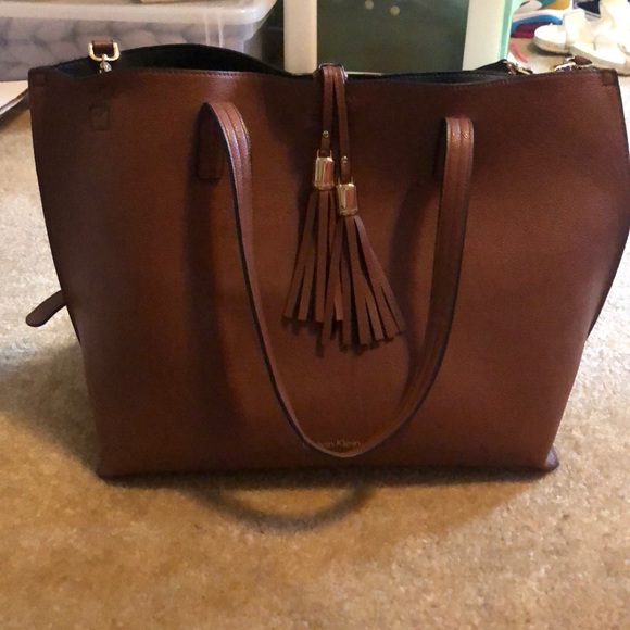 Calvin Klein REVERSIBLE Leather Tote Bag - Picture 3 of 8